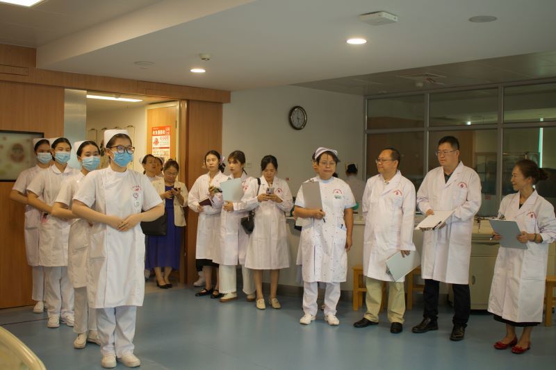 9月6日,赛院领导在瑞康医院看望慰问参赛学生 9月6日,赛院领导在瑞康医院看望慰问参赛学生